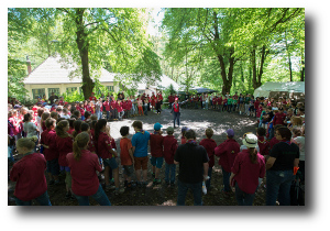 children on central court